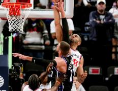 IM体育官方平台-火箭客场击败国王哈登最后时刻惊险绝杀