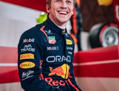 IM体育下载-包含红牛车队逆转雷诺车队，阿隆索高光表现的词条