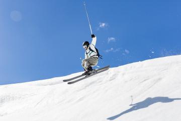 IM体育在线注册-跨越时空的赛场，当NBA总决赛的勇士，冲垮了上海队的防线