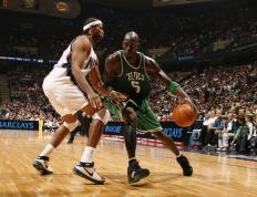 IM体育社区互动入口-世界排名争夺战之夜，姆巴佩主宰比赛走向