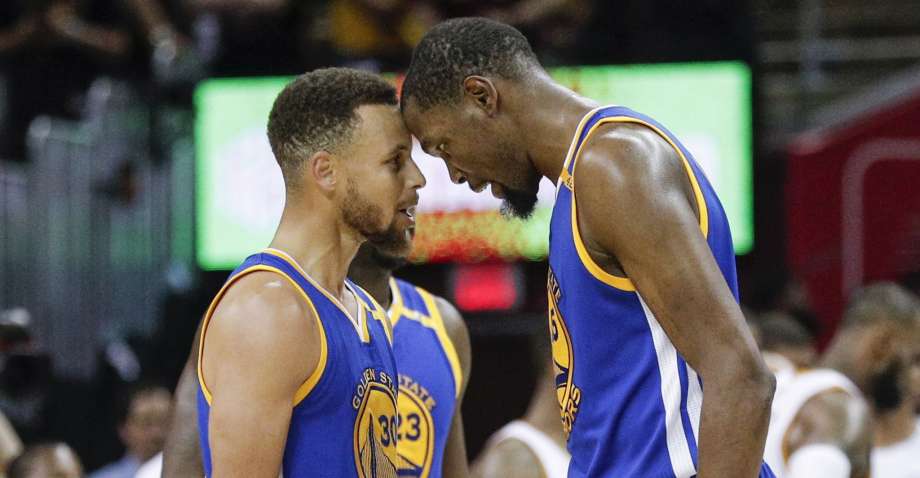 IM体育下载-卫冕冠军遭遇多轮连败，陷入危机