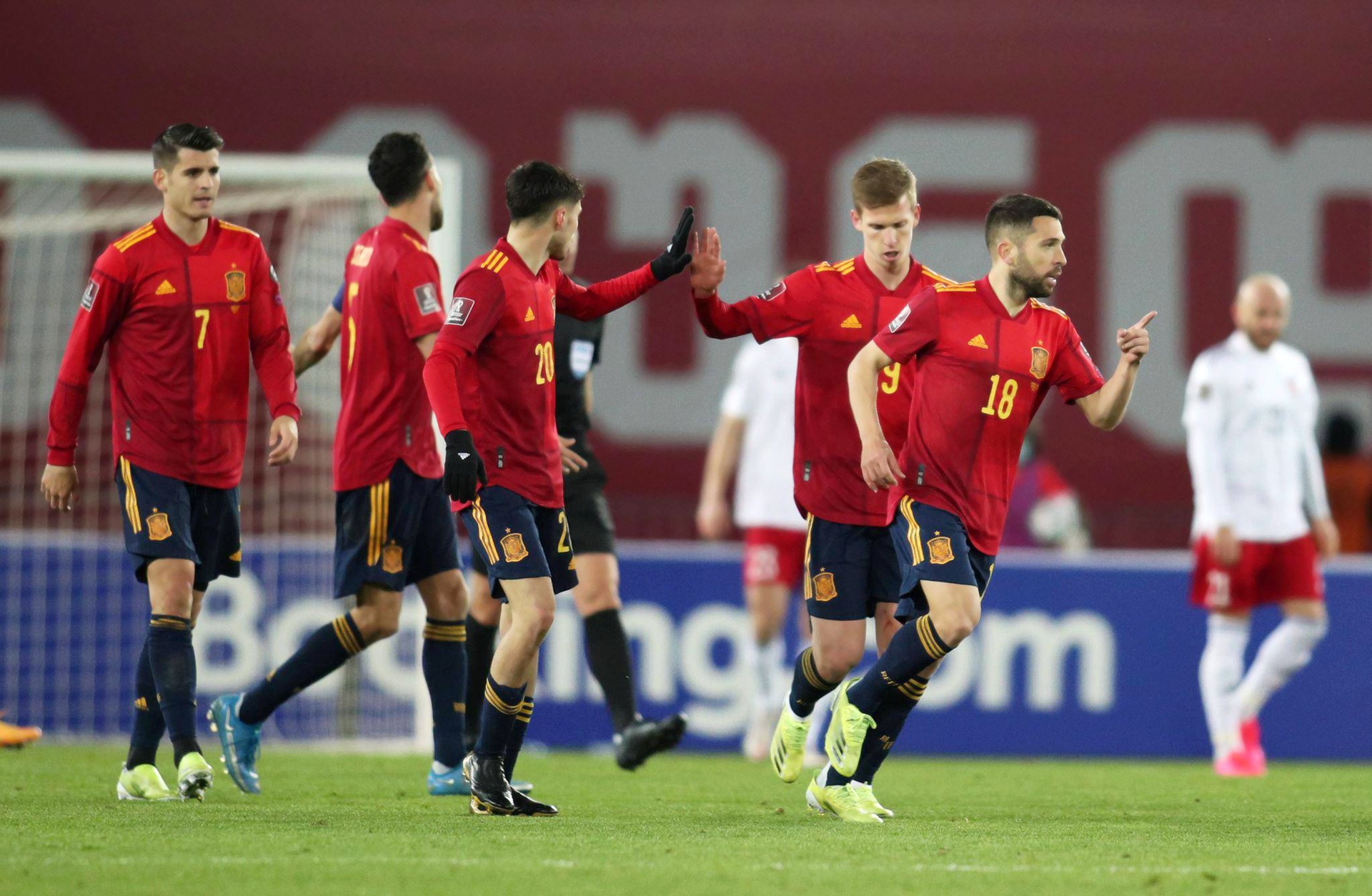 IM体育官方网-欧洲球队挥洒激情，备战大赛