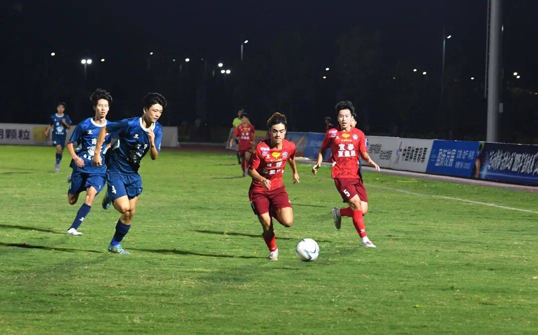 IM体育app-比赛中场欢呼动听，队员们斗志昂扬