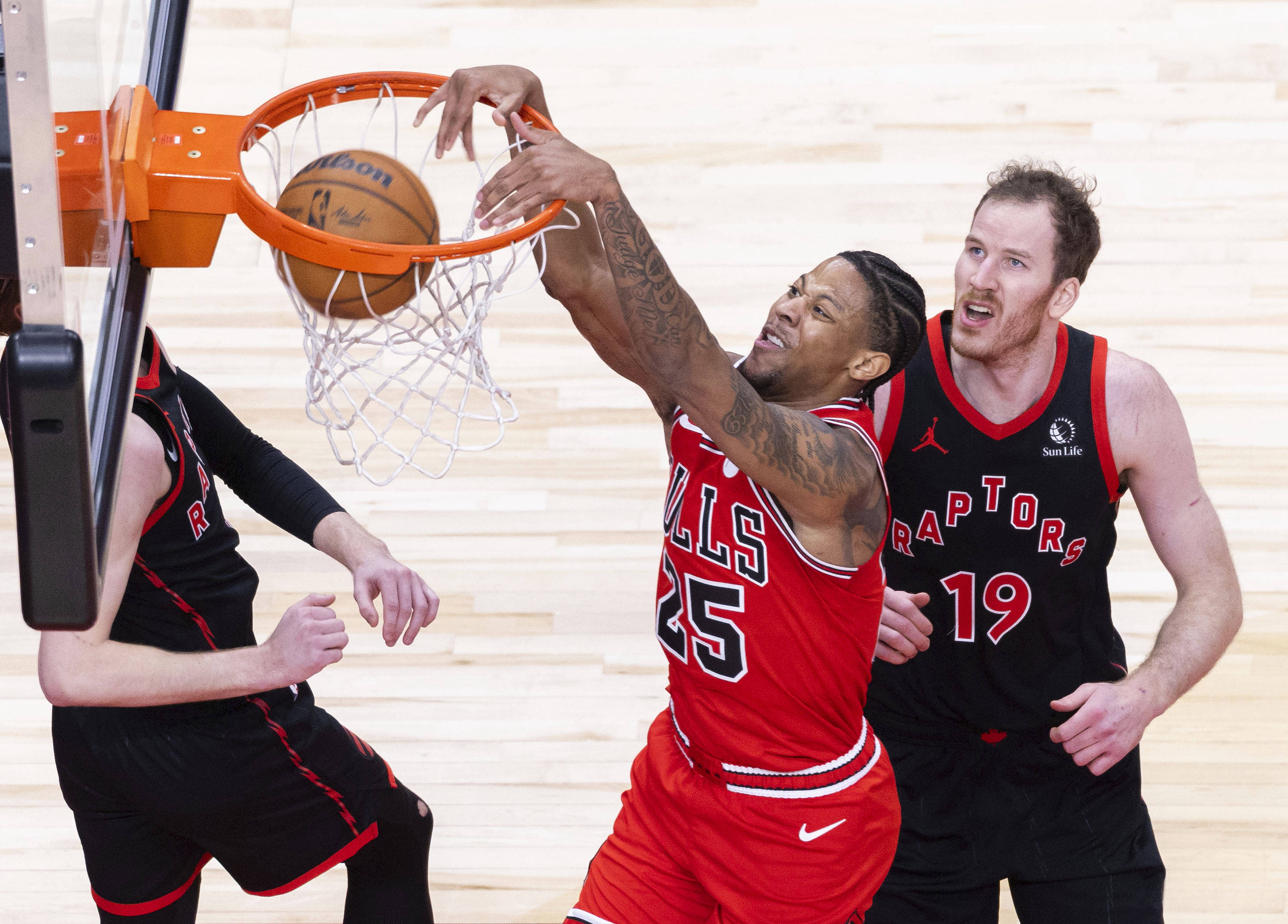 IM体育官方平台-关于公牛完胜猛龙，杜兰特刷新纪录的信息