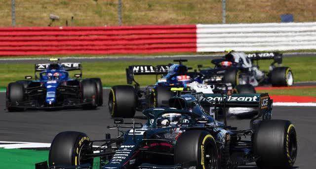 IM体育下载-关于迈凯伦完胜雷诺车队，塞恩斯扛起全队的信息