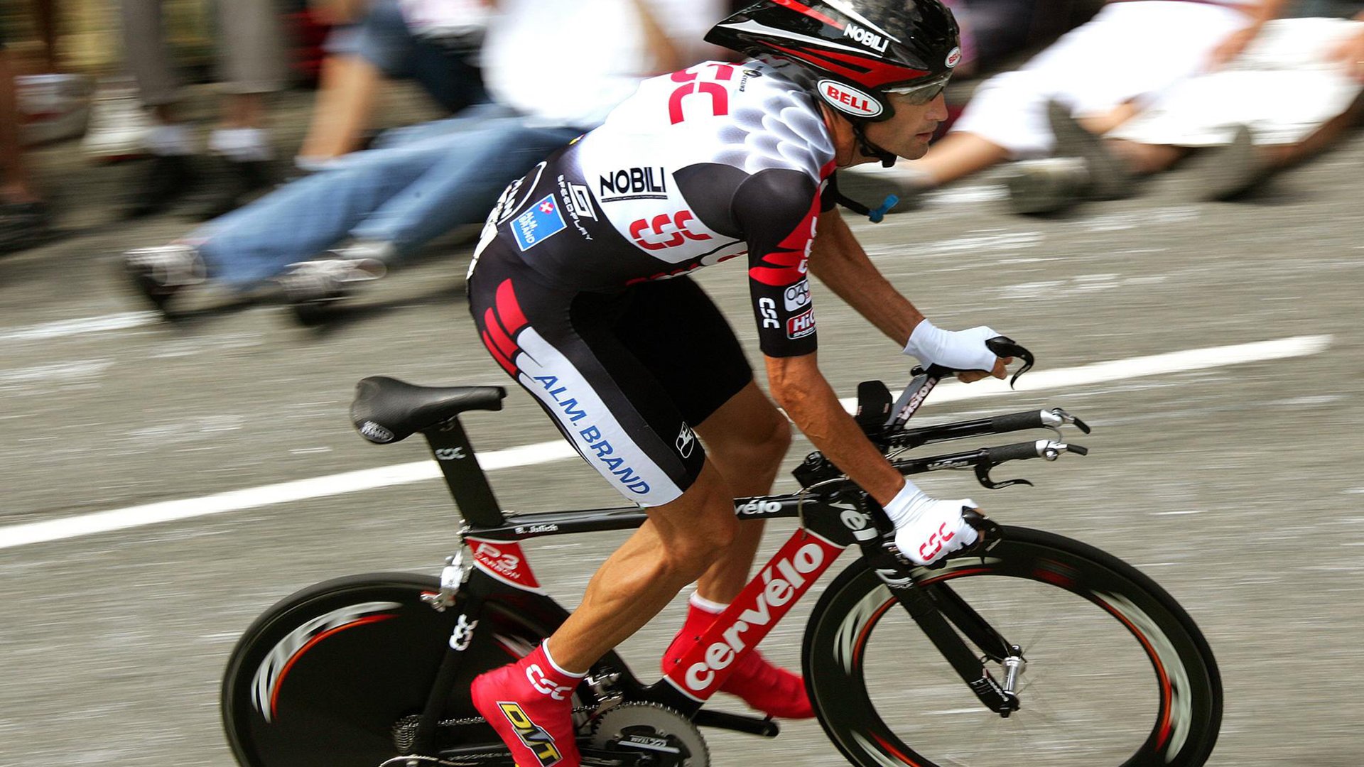 IM体育App下载-跨界制霸,从深圳队战术到F1赛道,解析压制与接管的艺术