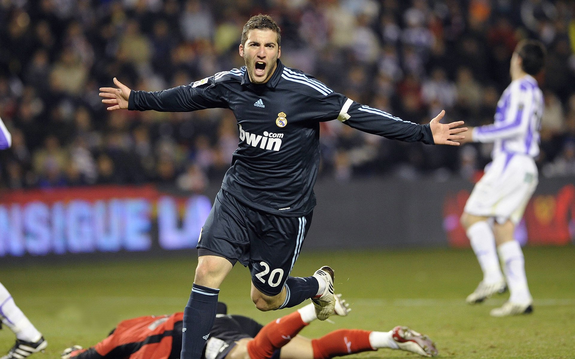 IM体育下载-当进攻核心化身铁闸,德布劳内防守端锁死摩纳哥,皇马战术转型的惊艳一笔